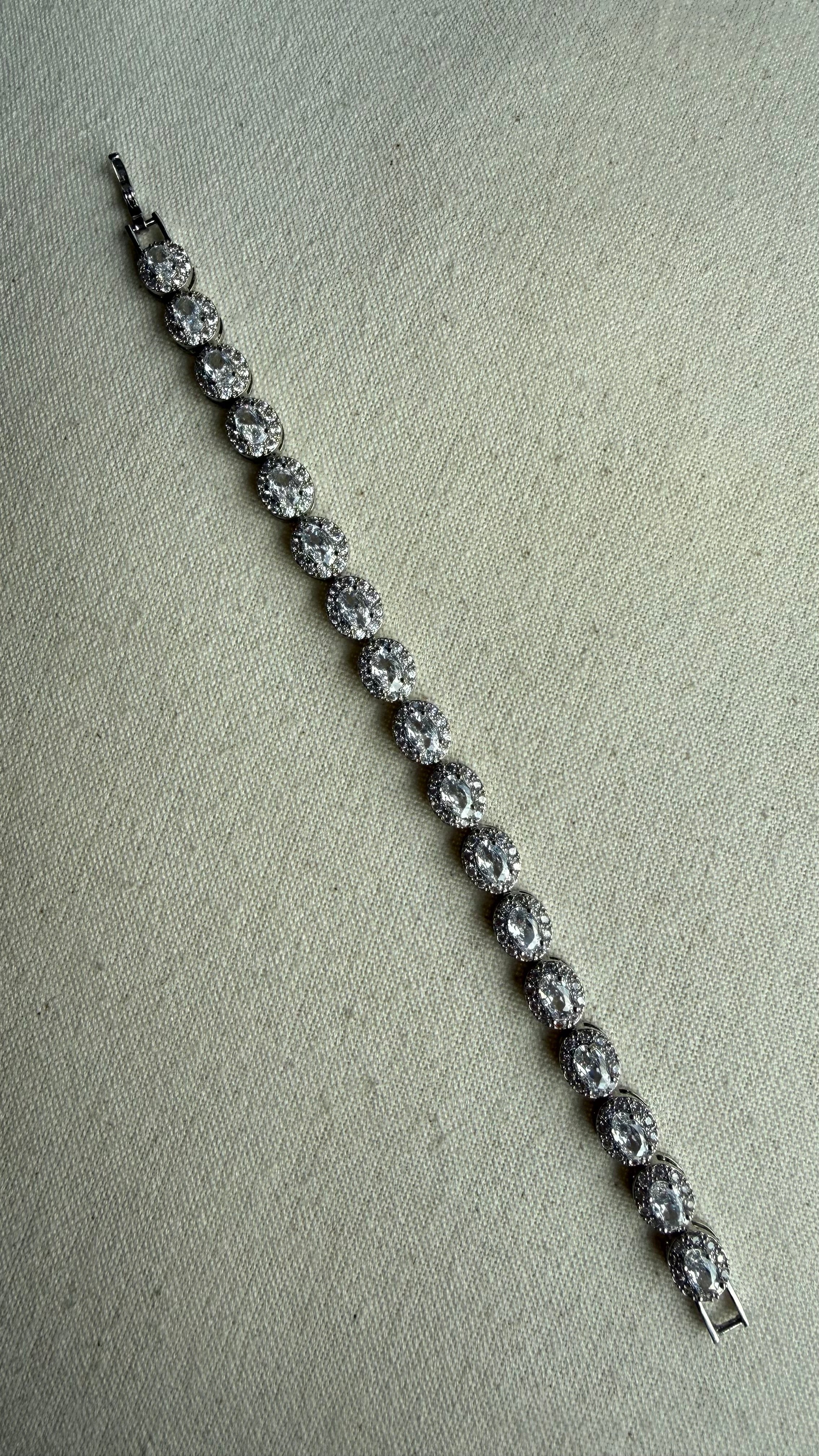 Oval bracelet